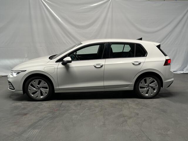 Volkswagen GOLF 1.4 eHybrid Style / AUTOMAAT/ 9.000 KM/ PARK. SENSOREN/ MEMORY SEATS/ ERGO ACTIVE/ STOEL-STUURVERWARM./ IQ. LIGHT/ ADAPT. CRUISE/ APP-CONNECT/ NAVI/ CLIMA/ DAB/ 16" LMV