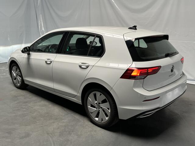 Volkswagen GOLF 1.4 eHybrid Style / AUTOMAAT/ 9.000 KM/ PARK. SENSOREN/ MEMORY SEATS/ ERGO ACTIVE/ STOEL-STUURVERWARM./ IQ. LIGHT/ ADAPT. CRUISE/ APP-CONNECT/ NAVI/ CLIMA/ DAB/ 16" LMV