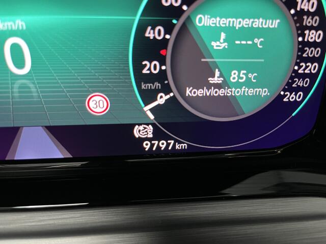 Volkswagen GOLF 1.4 eHybrid Style / AUTOMAAT/ 9.000 KM/ PARK. SENSOREN/ MEMORY SEATS/ ERGO ACTIVE/ STOEL-STUURVERWARM./ IQ. LIGHT/ ADAPT. CRUISE/ APP-CONNECT/ NAVI/ CLIMA/ DAB/ 16" LMV