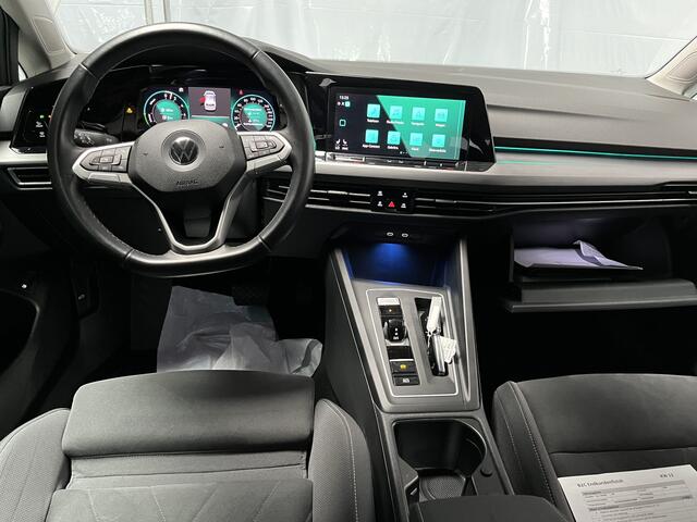 Volkswagen GOLF 1.4 eHybrid Style / AUTOMAAT/ 9.000 KM/ PARK. SENSOREN/ MEMORY SEATS/ ERGO ACTIVE/ STOEL-STUURVERWARM./ IQ. LIGHT/ ADAPT. CRUISE/ APP-CONNECT/ NAVI/ CLIMA/ DAB/ 16" LMV