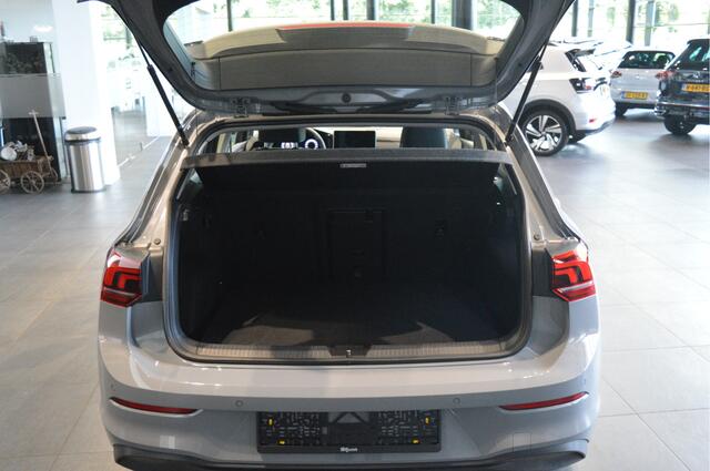 Volkswagen GOLF 1.5 TSI LIFE app connect clima cruise led pdc 16 inch !!