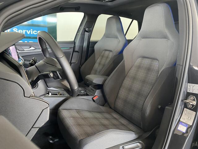 Volkswagen GOLF 1.4 eHybrid GTE | Panodak | IQ- Light |Head-up Display / dodehoek | Stoelverwarming / carplay