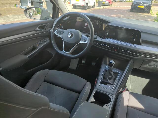 Volkswagen GOLF 1.5 TSI Style / LED / App connect / Parkeersensoren / Lichtmetaal 17 inch /
