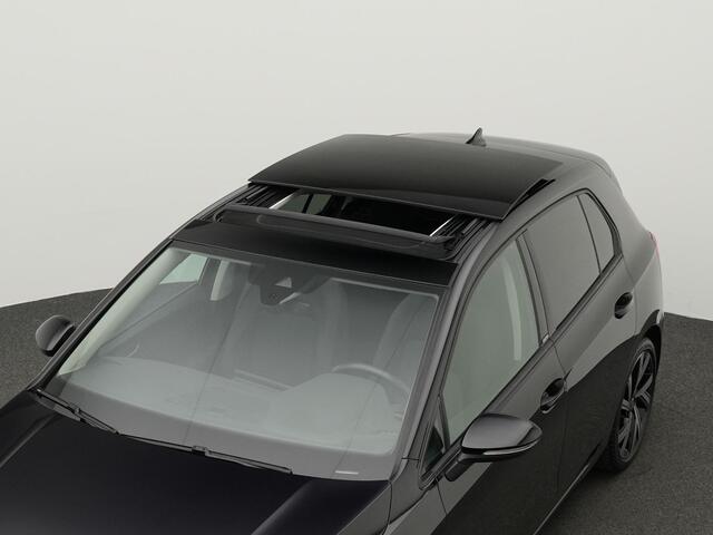 Volkswagen GOLF 1.0 eTSI 110 pk DSG United | Panoramadak | Achteruitrijcamera | Matrix LED koplampen | Stoelverwarming | 18 inch