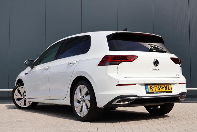 Volkswagen GOLF 1.5 eTSI 150pk Style Automaat | Stoelverwarming | LED | ACC | Active Info Display | Velours