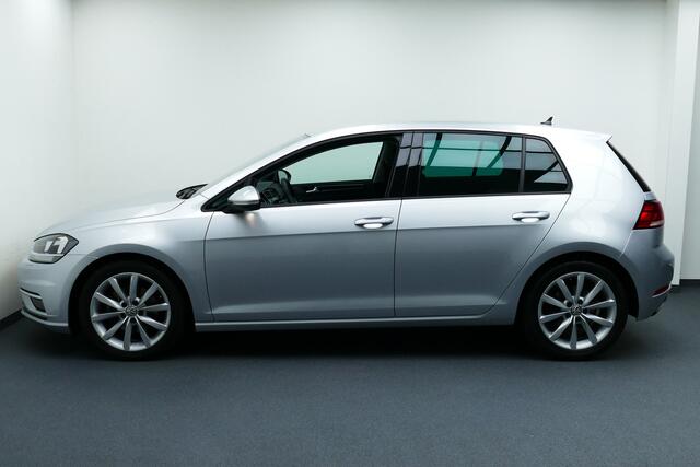 Volkswagen GOLF 1.5 150pk TSI Highline. Adaptief Cruise, Camera, Clima, StoelVerw, 17"LMV