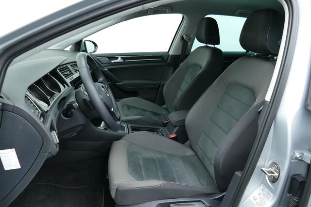 Volkswagen GOLF 1.5 150pk TSI Highline. Adaptief Cruise, Camera, Clima, StoelVerw, 17"LMV