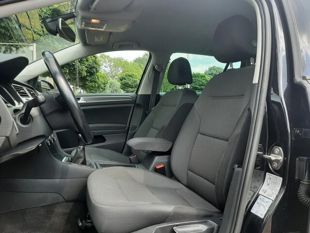 Volkswagen GOLF 1.0 TSi 115pk Airco Navigatie Bluetooth App-Connect Adaptieve Cruise-control Trekhaak