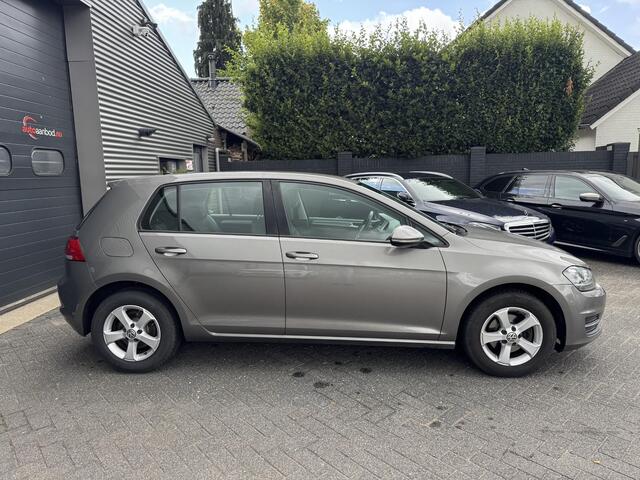 Volkswagen GOLF 1.2 TSI Connected Series | Navigatie | Carplay | Cruise Control | Lichtmetalen Velgen |