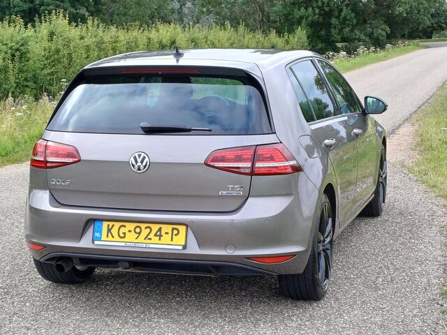 Volkswagen GOLF 1.0 TSI Connected Series /Clima/Navi/Camera/Cruise/18"/Trekh/NL/