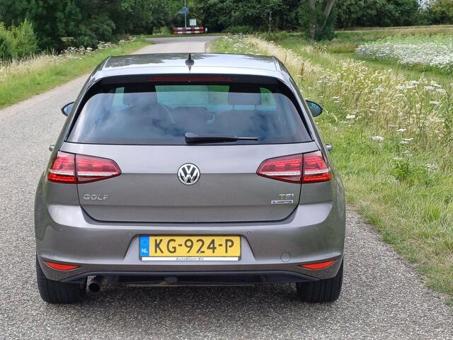Volkswagen GOLF 1.0 TSI Connected Series /Clima/Navi/Camera/Cruise/18"/Trekh/NL/