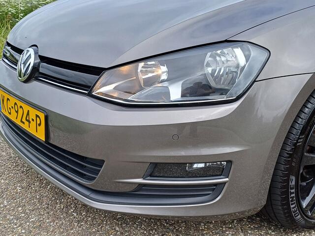 Volkswagen GOLF 1.0 TSI Connected Series /Clima/Navi/Camera/Cruise/18"/Trekh/NL/