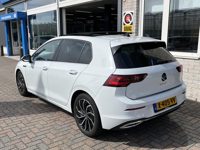 Volkswagen GOLF 1.5 TSI / PANO/ 150 PK/ 17" LMV/ PARK. SENSOREN + CAMERA/ APP-CONNECT/ ELEKTR. STOEL/ NAVI/ ADAPT. CRUISE/ CLIMA/ STOEL-STUUR VERWARMING/ MATRIX