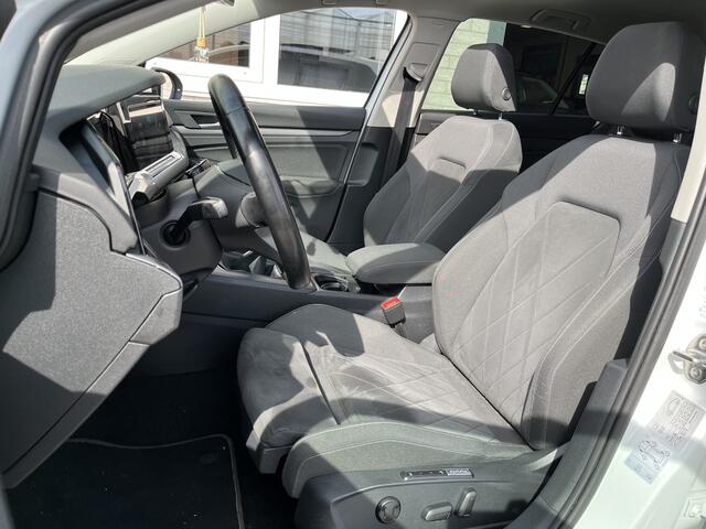 Volkswagen GOLF 1.5 TSI / PANO/ 150 PK/ 17" LMV/ PARK. SENSOREN + CAMERA/ APP-CONNECT/ ELEKTR. STOEL/ NAVI/ ADAPT. CRUISE/ CLIMA/ STOEL-STUUR VERWARMING/ MATRIX