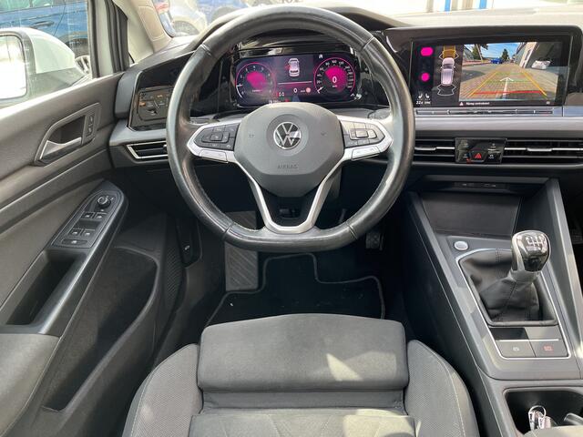 Volkswagen GOLF 1.5 TSI / PANO/ 150 PK/ 17" LMV/ PARK. SENSOREN + CAMERA/ APP-CONNECT/ ELEKTR. STOEL/ NAVI/ ADAPT. CRUISE/ CLIMA/ STOEL-STUUR VERWARMING/ MATRIX