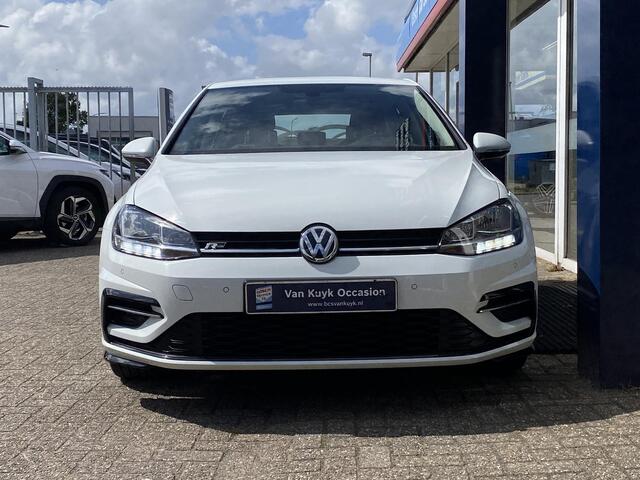 Volkswagen GOLF 1.0 TSI Comfortline Business R-Line / NL-Auto / Velours-Bekleding / Radio-Bluetooth / Apple-Carplay & Aindroid-Auto / DAB / Navi / Massage-Stoelen / Stoelverwarming / Adaptieve Cruise-Control / Climate-Control / ELKTR-Pakket / Trekhaak / PDC / LMV 16'' / 