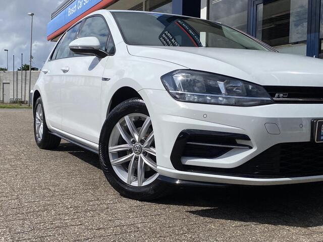 Volkswagen GOLF 1.0 TSI Comfortline Business R-Line / NL-Auto / Velours-Bekleding / Radio-Bluetooth / Apple-Carplay & Aindroid-Auto / DAB / Navi / Massage-Stoelen / Stoelverwarming / Adaptieve Cruise-Control / Climate-Control / ELKTR-Pakket / Trekhaak / PDC / LMV 16'' / 