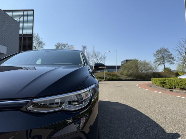 Volkswagen GOLF 1.5 eTSI 150pk DSG Style / Memory Stoel / Alacantara / Navi / Stuur en Stoelverwarming / LED Plus / 17" LMV / Adaptive Cruise Control / Sfeerverlichting