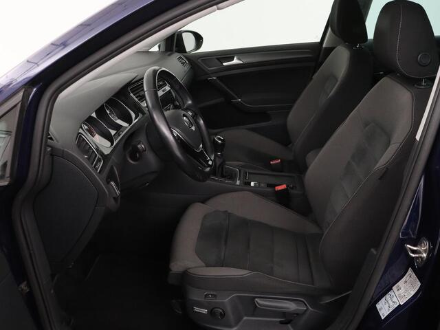 Volkswagen GOLF 1.0 TSI Comfortline | Panoramadak | Stoelverwarming | Massage | Full LED | Carplay | Camera | Adaptive cruise | Sportstoelen | Climate control