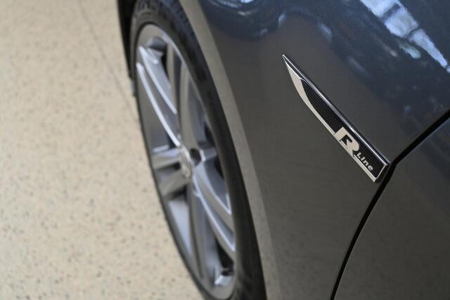 Volkswagen GOLF 1.5 TSI 150pk Highline Business R | NL-auto | LED | ACC| Camera | R-Line | 100% (Dealer) onderhouden label