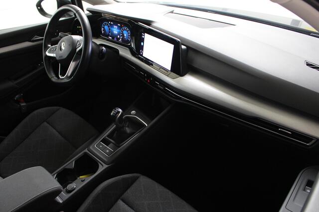 Volkswagen GOLF 1.0 TSI Life Navigatie | Climate Control | Stoelverwarming | Lichtmetalen velgen