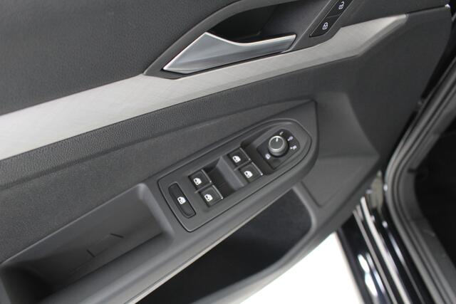 Volkswagen GOLF 1.0 TSI Life Navigatie | Climate Control | Stoelverwarming | Lichtmetalen velgen