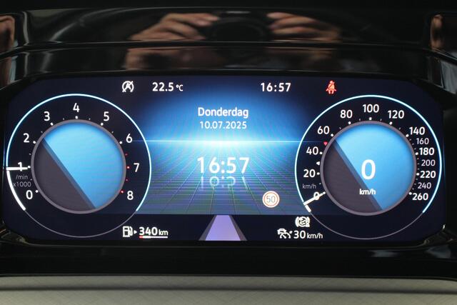 Volkswagen GOLF 1.0 TSI Life Navigatie | Climate Control | Stoelverwarming | Lichtmetalen velgen