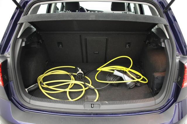Volkswagen GOLF e-Golf - Stoelverw. Carplay, Camera, Cruise