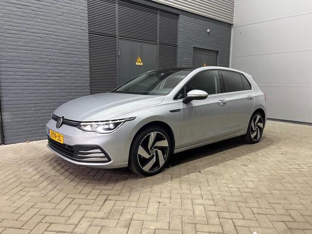 Volkswagen GOLF 1.5 eTSI Style | Panoramadak | Camera | Getint Glas | 18 Inch