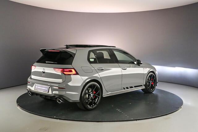 Volkswagen GOLF GTI Clubsport "Wordt verwacht" 2.0 TSI 300pk DSG Automaat Panoramadak, LED matrix koplampen, Navigatie, Adaptive cruise control, Stuurwiel verwarmd, Parkeersensoren, Stoelverwarming, 19 inch velgen, App connect