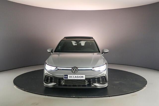 Volkswagen GOLF GTI Clubsport "Wordt verwacht" 2.0 TSI 300pk DSG Automaat Panoramadak, LED matrix koplampen, Navigatie, Adaptive cruise control, Stuurwiel verwarmd, Parkeersensoren, Stoelverwarming, 19 inch velgen, App connect