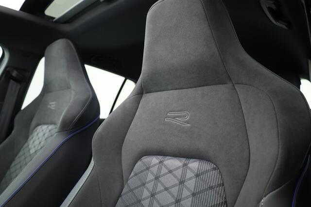 Volkswagen GOLF 1.5 eTSI R-Line DSG | MY25 | Pano | HUD | IQ. Light | Stoel- Stuurverw. | Camera | Apple CarPlay |