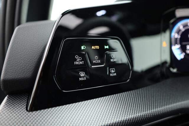 Volkswagen GOLF 1.5 eTSI R-Line DSG | MY25 | Pano | HUD | IQ. Light | Stoel- Stuurverw. | Camera | Apple CarPlay |