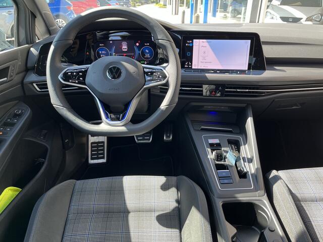 Volkswagen GOLF 1.4 eHybrid GTE / AUTOMAAT/ 245 PK/ PARK. SENSOR. V+A/ CAMERA/ STUUR+STOEL VERWARM./ APP-CONNECT/ NAVI/ ACC/ DAB/ DIGITAL DASH/ DRIVE SELECT/ LED/ CLIMA/ ISOFIX/ 18'' LMV