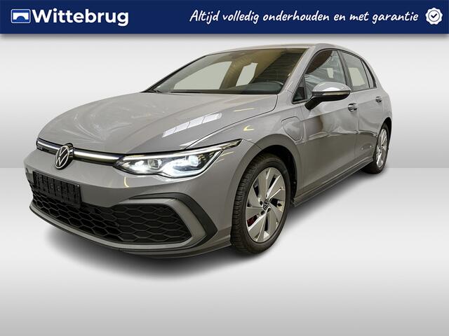 Volkswagen GOLF 1.4 eHybrid GTE / AUTOMAAT/ 245 PK/ ADAPT. CRUISE/ 18" LMV/ NAVI/ APP-CONNECT/ DAB/ STOEL-STUUR VERWARM/ PARK. SENSOREN/ DIGITAL DASH/ MATRIX/ CLIMA