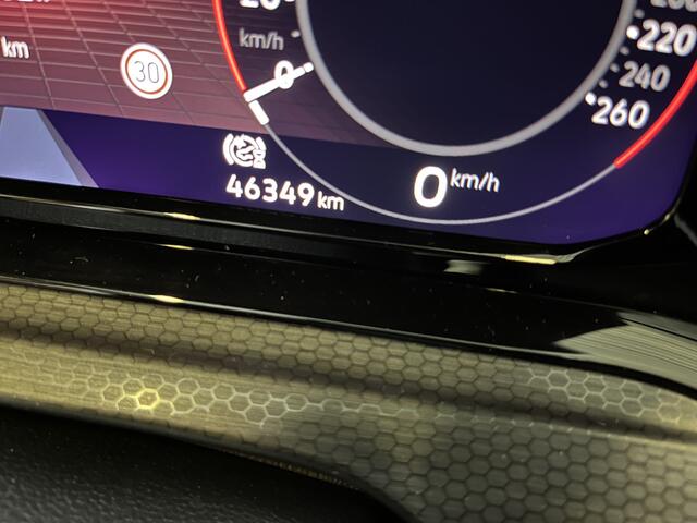 Volkswagen GOLF 1.4 eHybrid GTE / AUTOMAAT/ 245 PK/ ADAPT. CRUISE/ 18" LMV/ NAVI/ APP-CONNECT/ DAB/ STOEL-STUUR VERWARM/ PARK. SENSOREN/ DIGITAL DASH/ MATRIX/ CLIMA