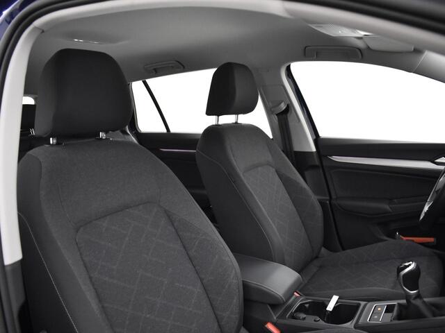 Volkswagen GOLF Variant 1.0 Tsi 110pk Life · Camera · Apple/Android Car Play · Navi · P-Sensoren · 16'' Inch · Garantie t/m 20-01-2027 of 100.000km
