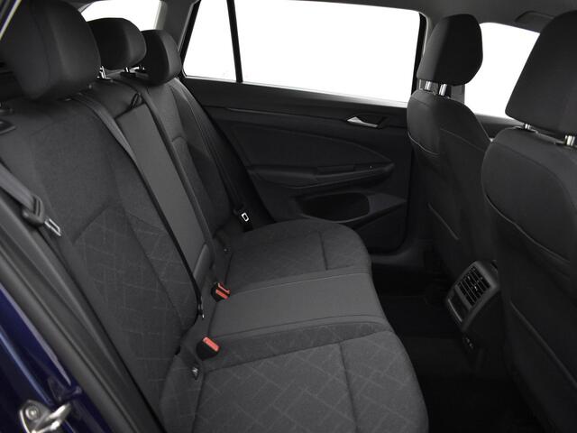 Volkswagen GOLF Variant 1.0 Tsi 110pk Life · Camera · Apple/Android Car Play · Navi · P-Sensoren · 16'' Inch · Garantie t/m 20-01-2027 of 100.000km
