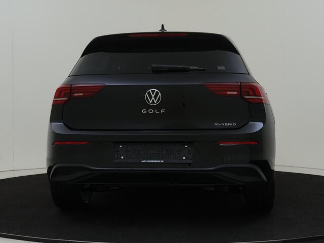 Volkswagen GOLF Life Edition eHybrid | 'App-Connect' draadloze smartphone integratie | Achterbank in ongelijke delen neerklapbaar incl. middenarmsteun en doorlaadmogelijkheid | Afstandscontrolesysteem (Front Assist)