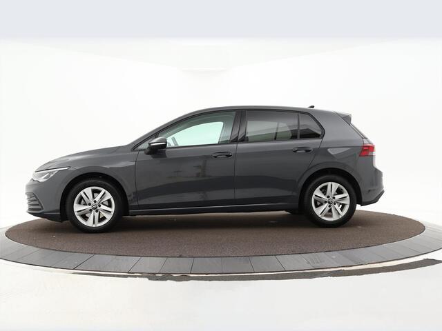 Volkswagen GOLF 1.0 eTsi 110pk DSG Life · Apple/Android Car Play · Navigatie · P-Sensoren · Sfeerverlichting · DAB · 16'' Inch · Garantie t/m 14-03-2027 of 100.000km
