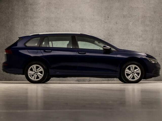 Volkswagen GOLF Variant 1.0 TSI Luxury Sport (APPLE CARPLAY, GROOT NAVI, SFEERVERLICHTING, STUUR/STOELVERWARMING, SPORTSTOELEN, KEYLESS, PARKEERSENSOREN, NIEUWSTAAT)