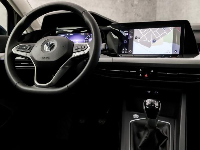 Volkswagen GOLF Variant 1.0 TSI Luxury Sport (APPLE CARPLAY, GROOT NAVI, SFEERVERLICHTING, STUUR/STOELVERWARMING, SPORTSTOELEN, KEYLESS, PARKEERSENSOREN, NIEUWSTAAT)