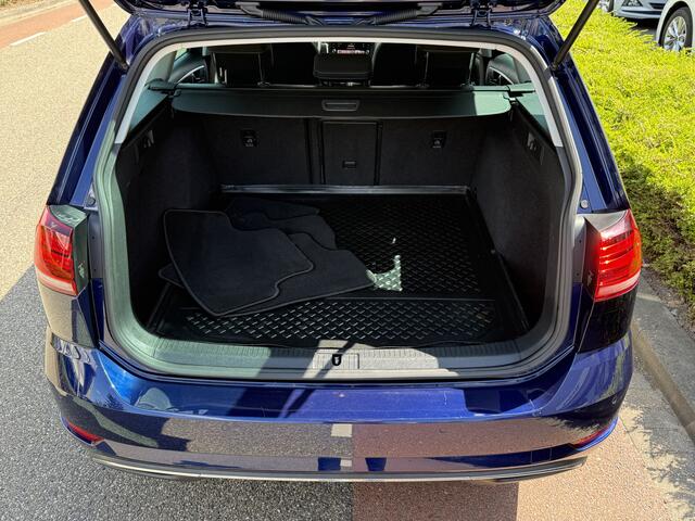 Volkswagen GOLF Variant 1.0 TSI Comfortline Business / NAVI / APP.Connect / 17"LMV / Verwarmde stoelen