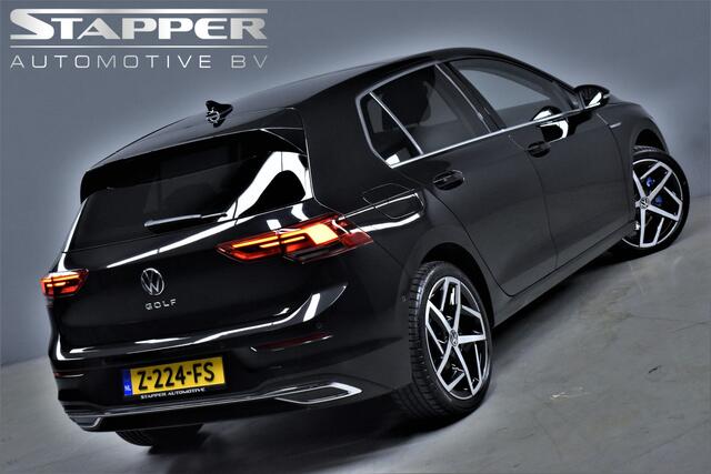 Volkswagen GOLF 1.5 eTSI 150pk Style Automaat Pano/Carplay/Alcantara/Keyless/Massage/Navi/Led/Pdc/Lmv18''