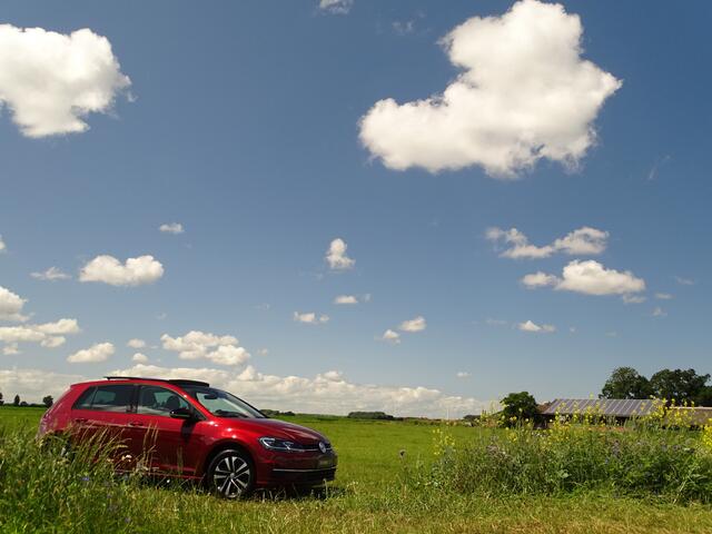 Volkswagen GOLF 1.5 TSI ACT IQ-Drive | Schuifdak | Nav | Trekhk | PDC rondom | ACC | Lane | St.Verw
