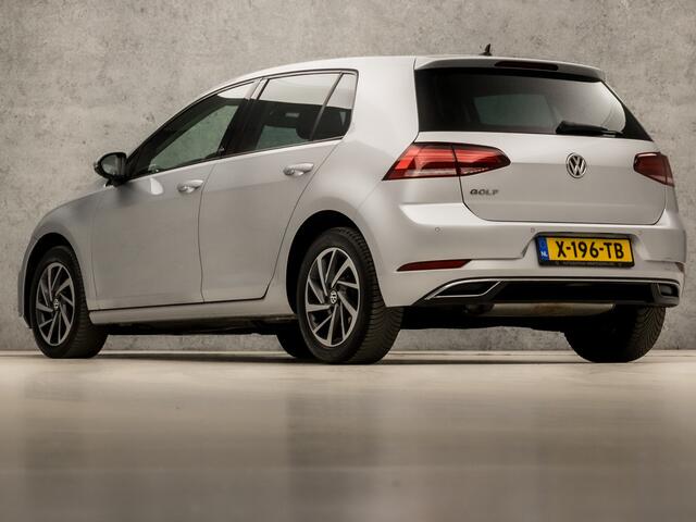 Volkswagen GOLF 1.0 TSI Sport Automaat (APPLE CARPLAY, GROOT NAVI, CLIMATE, STOELVERWARMING, SPORTSTOELEN, ADAPTIVE CRUISE, LM VELGEN, GETINT GLAS, PARKEERSENSOREN, NIEUWE APK, NIEUWSTAAT)