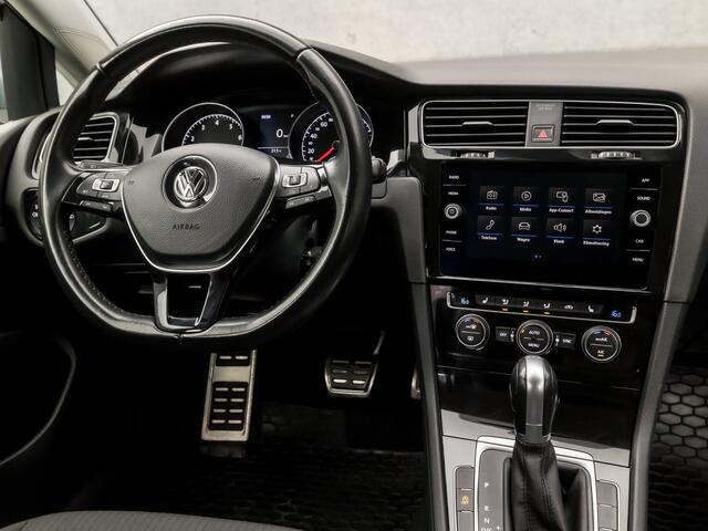 Volkswagen GOLF 1.0 TSI Sport Automaat (APPLE CARPLAY, GROOT NAVI, CLIMATE, STOELVERWARMING, SPORTSTOELEN, ADAPTIVE CRUISE, LM VELGEN, GETINT GLAS, PARKEERSENSOREN, NIEUWE APK, NIEUWSTAAT)