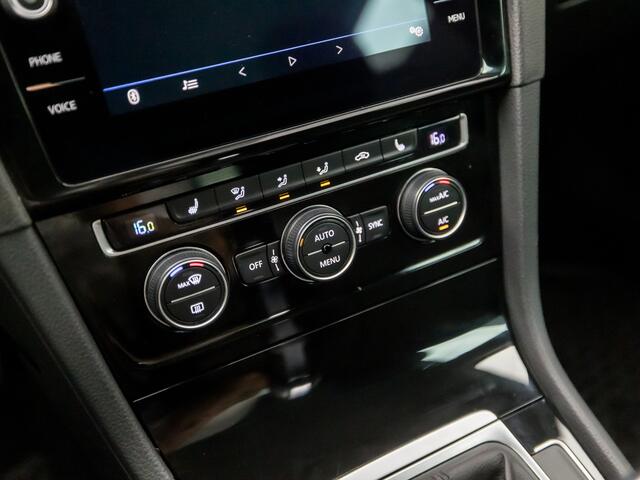 Volkswagen GOLF 1.0 TSI Sport Automaat (APPLE CARPLAY, GROOT NAVI, CLIMATE, STOELVERWARMING, SPORTSTOELEN, ADAPTIVE CRUISE, LM VELGEN, GETINT GLAS, PARKEERSENSOREN, NIEUWE APK, NIEUWSTAAT)