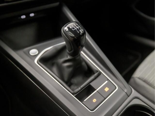 Volkswagen GOLF Variant 1.0 TSI Sport (APPLE CARPLAY, GROOT NAVI, ADAPTIVE CRUISE, TREKHAAK ELEKTRISCH, GETINT GLAS, LM VELGEN, KEYLESS START, SPORTSTOELEN, DAB+, LED KOPLAMPEN, NIEUWE APK, NIEUWSTAAT)