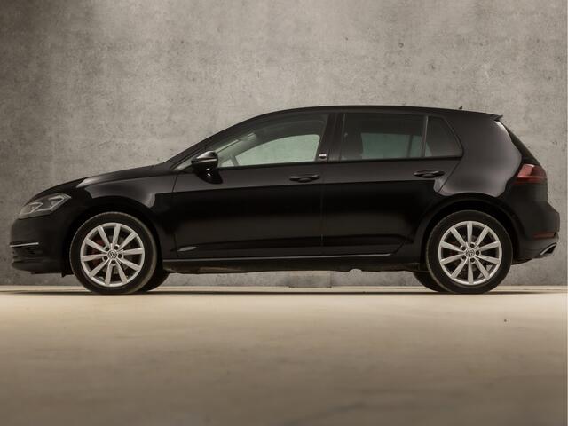 Volkswagen GOLF 1.5 TSI Highline Business R 150Pk Automaat (APPLE CARPLAY, GROOT NAVI, CLIMATE, DYNAMISCHE KNIPPERLICHTEN, STOELVERWARMING, CAMERA, SPORTSTOELEN, LED KOPLAMPEN, ADAPTIVE CRUISE, GETINT GLAS, NIEUWE APK, NIEUWSTAAT)
